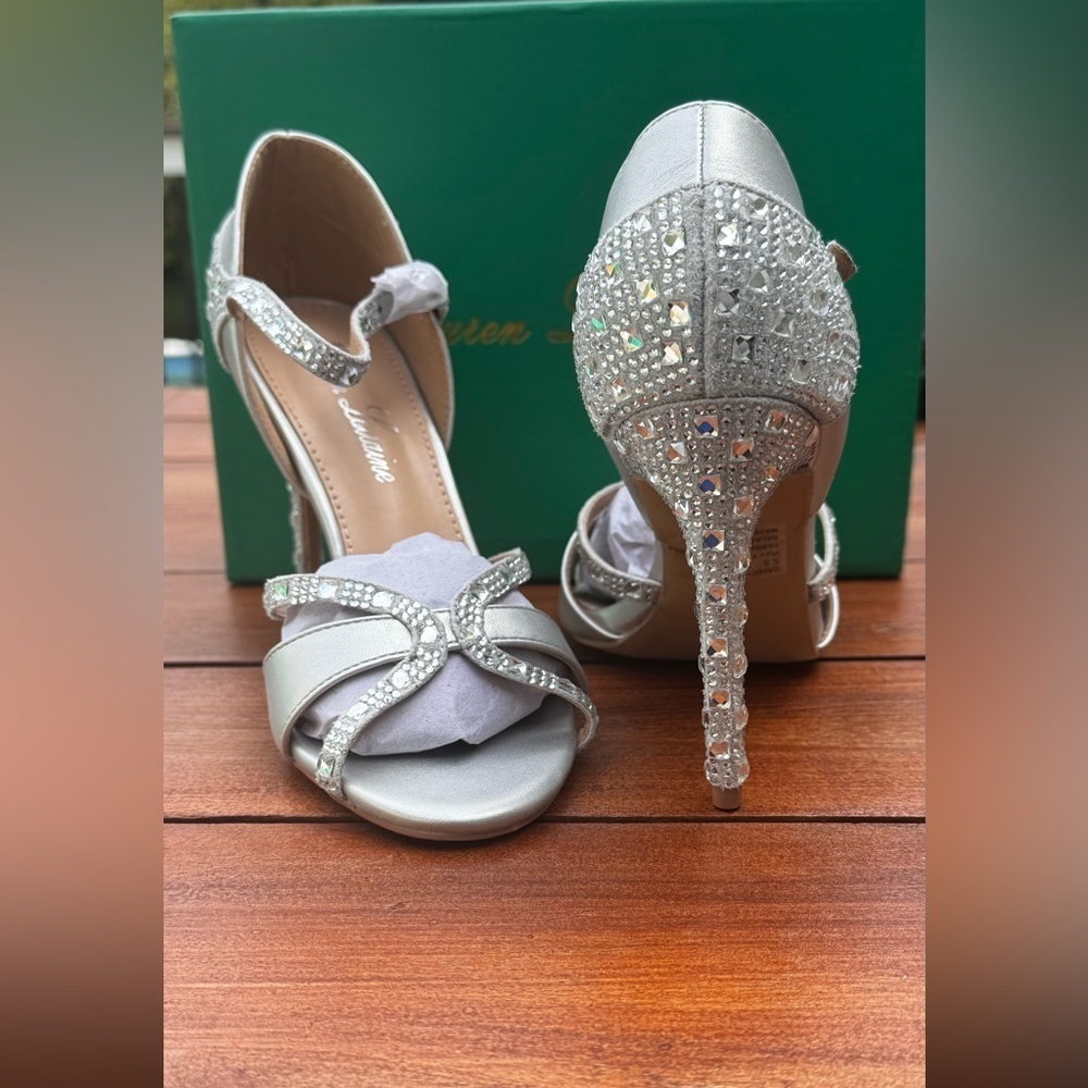 Lauren Lorraine Daisy Rhinestone Embellished Silver Strappy Heels Size 5.5, NIB - Picture 4 of 10